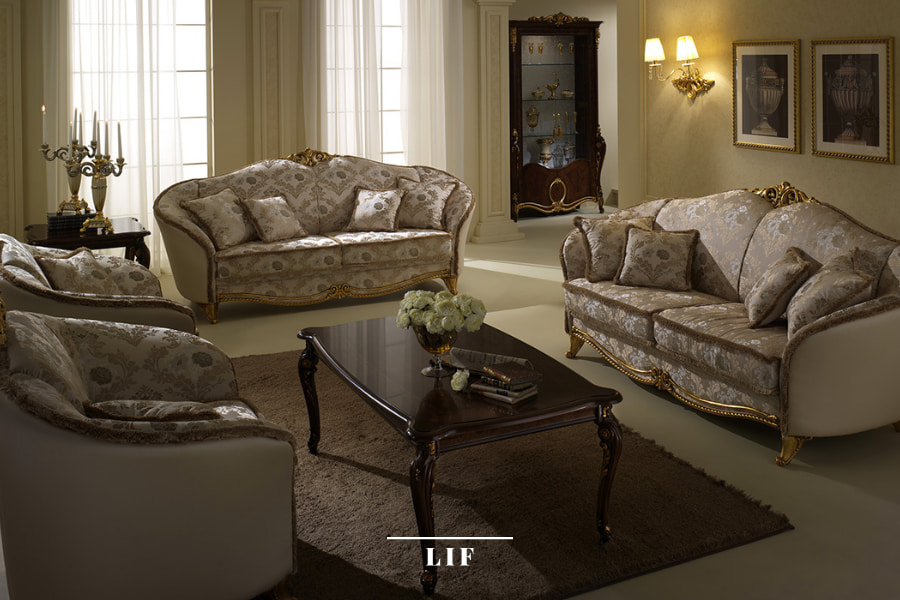 The elegance of a neoclassical style sofa: the Arredoclassic Donatello collection