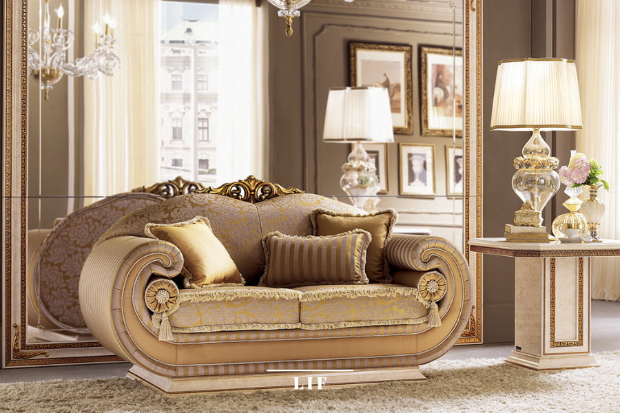 The elegance of a neoclassical style sofa: the Arredoclassic Leonardo collection
