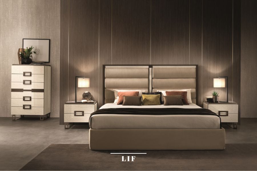 Pay careful attention to the bed: it is the key element of the entire room